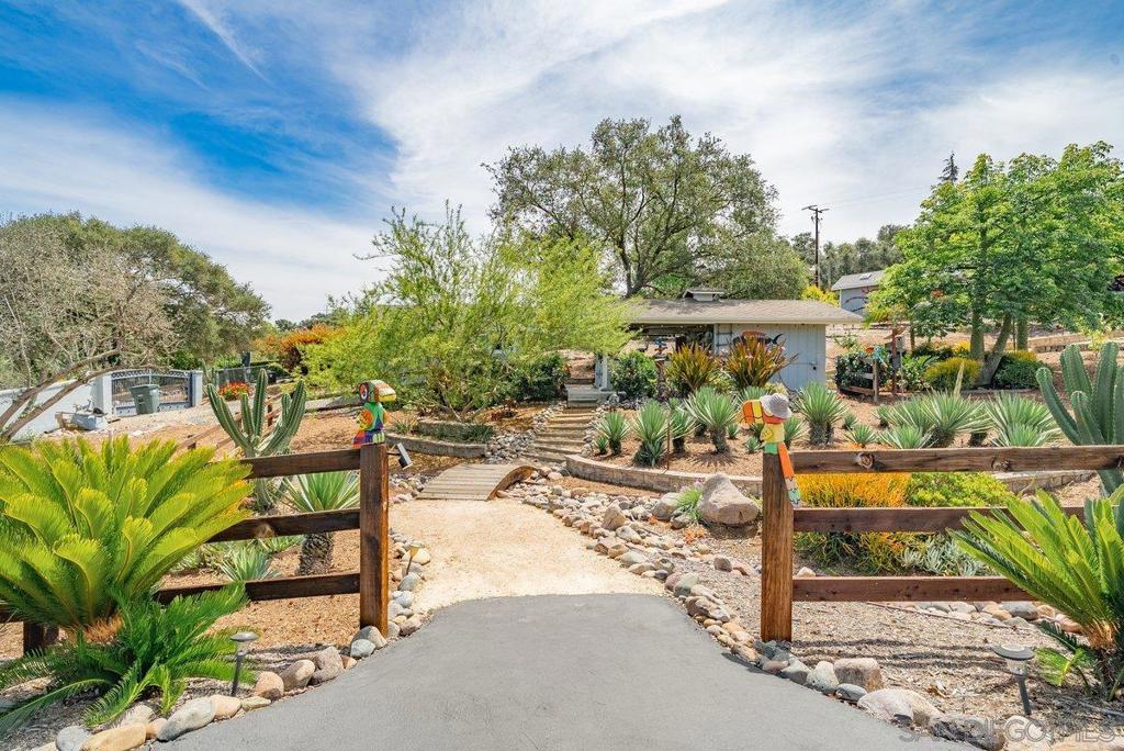 460 Rancho Camino