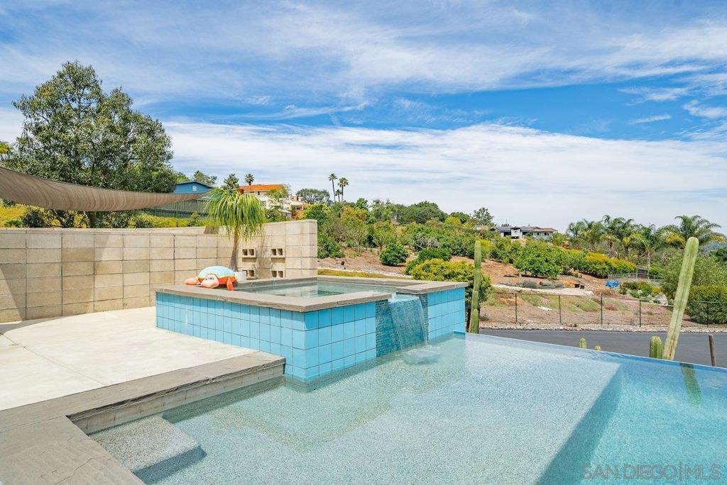 460 Rancho Camino