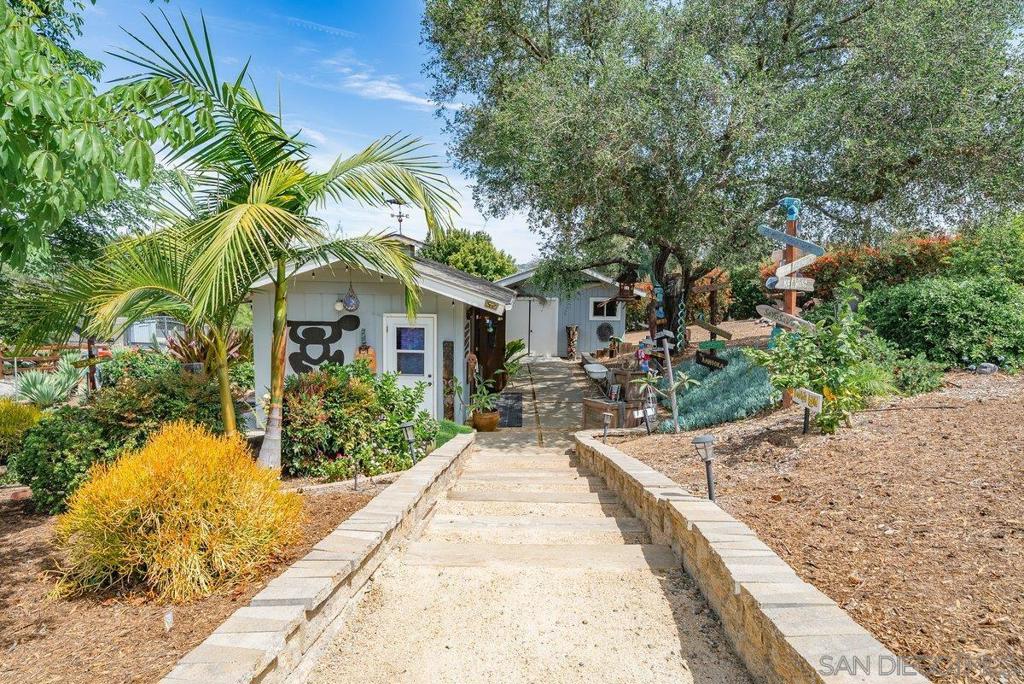 460 Rancho Camino