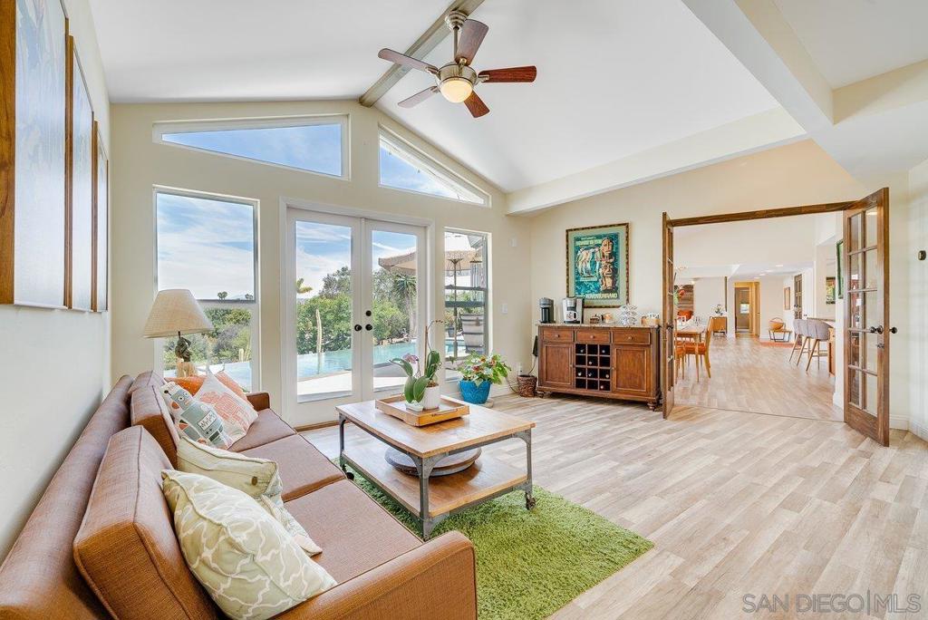 460 Rancho Camino