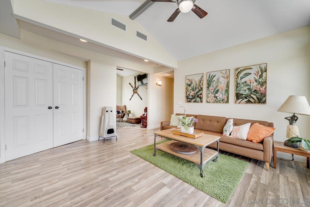 460 Rancho Camino