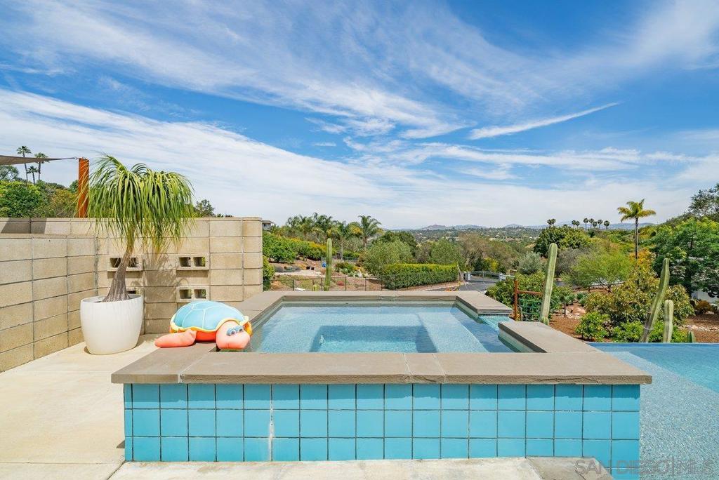 460 Rancho Camino