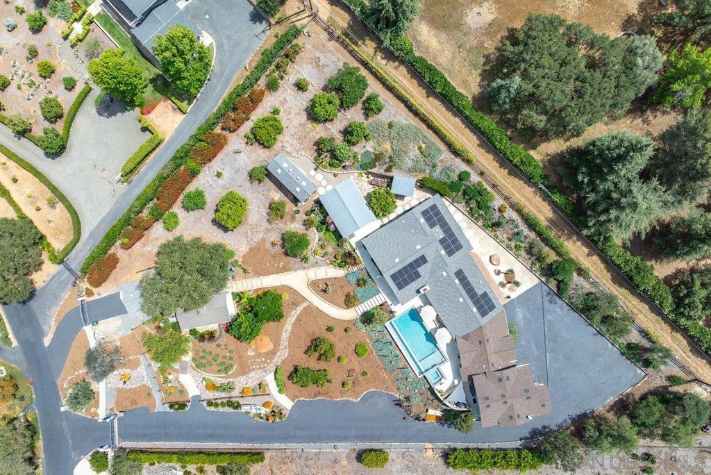 460 Rancho Camino