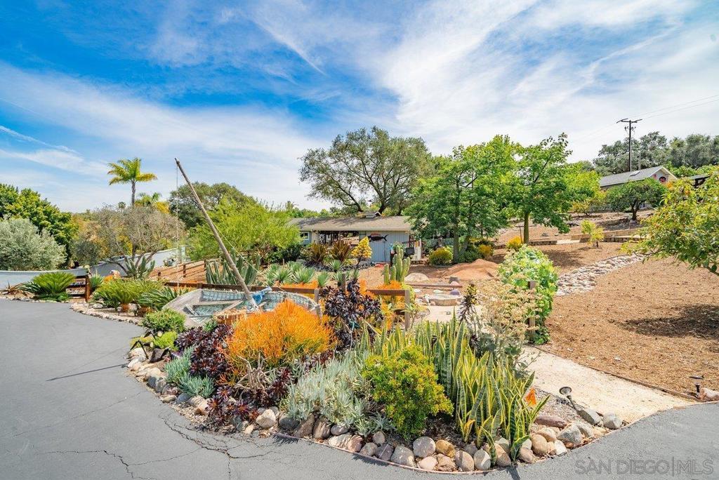 460 Rancho Camino