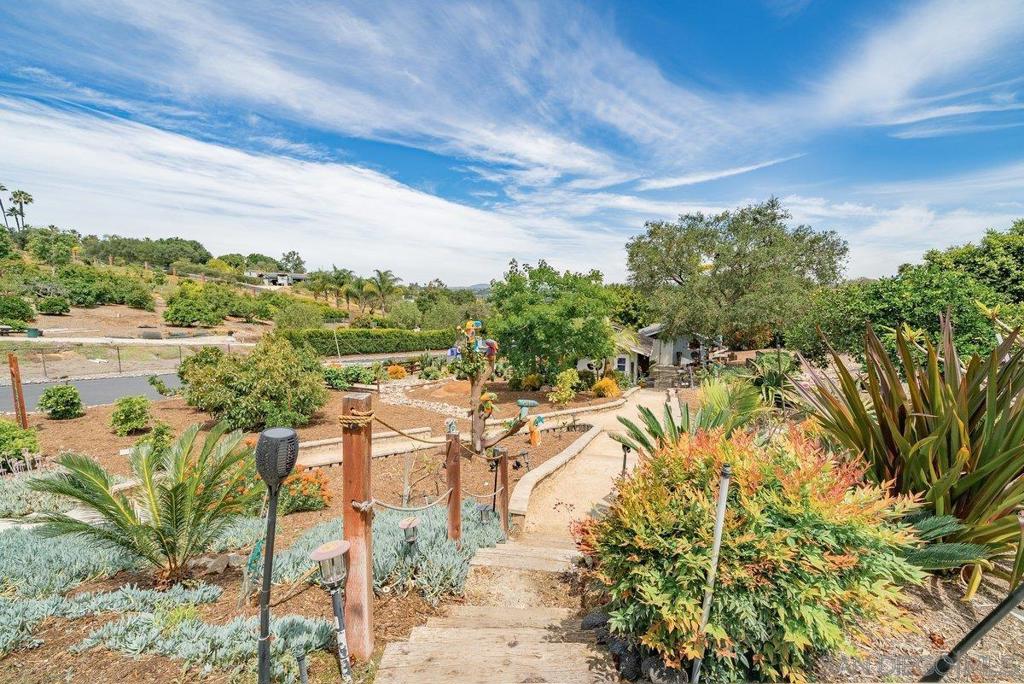 460 Rancho Camino