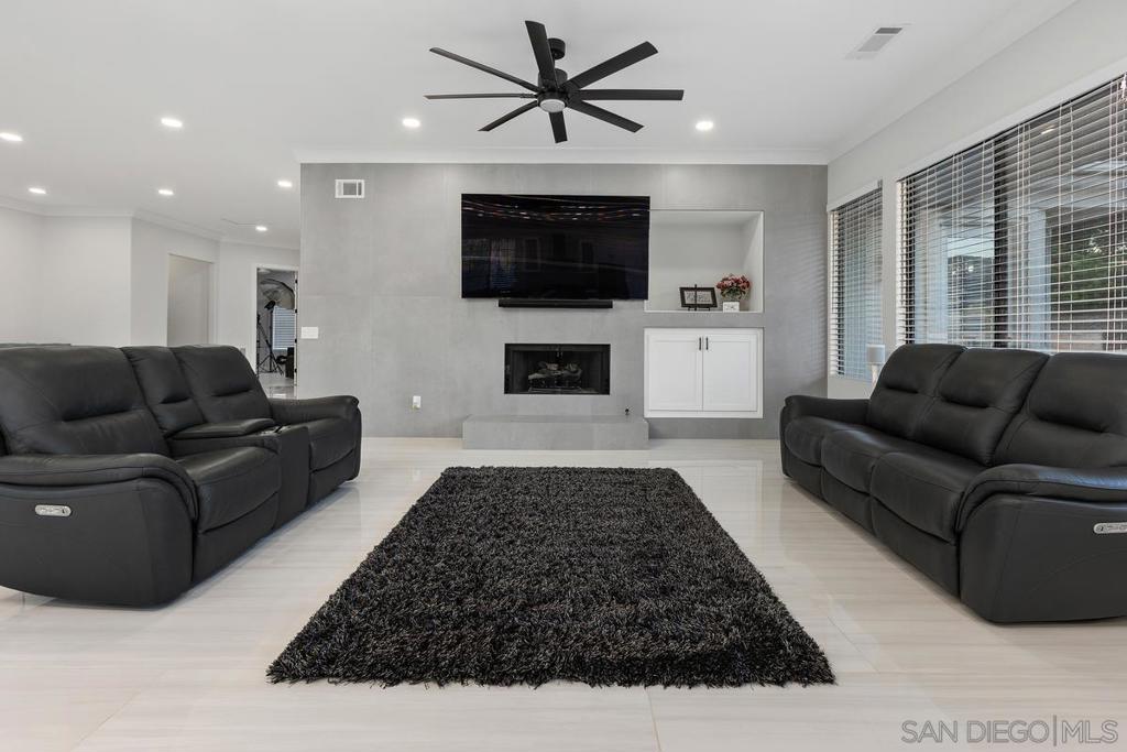 3724 26 Cedar Vale Way