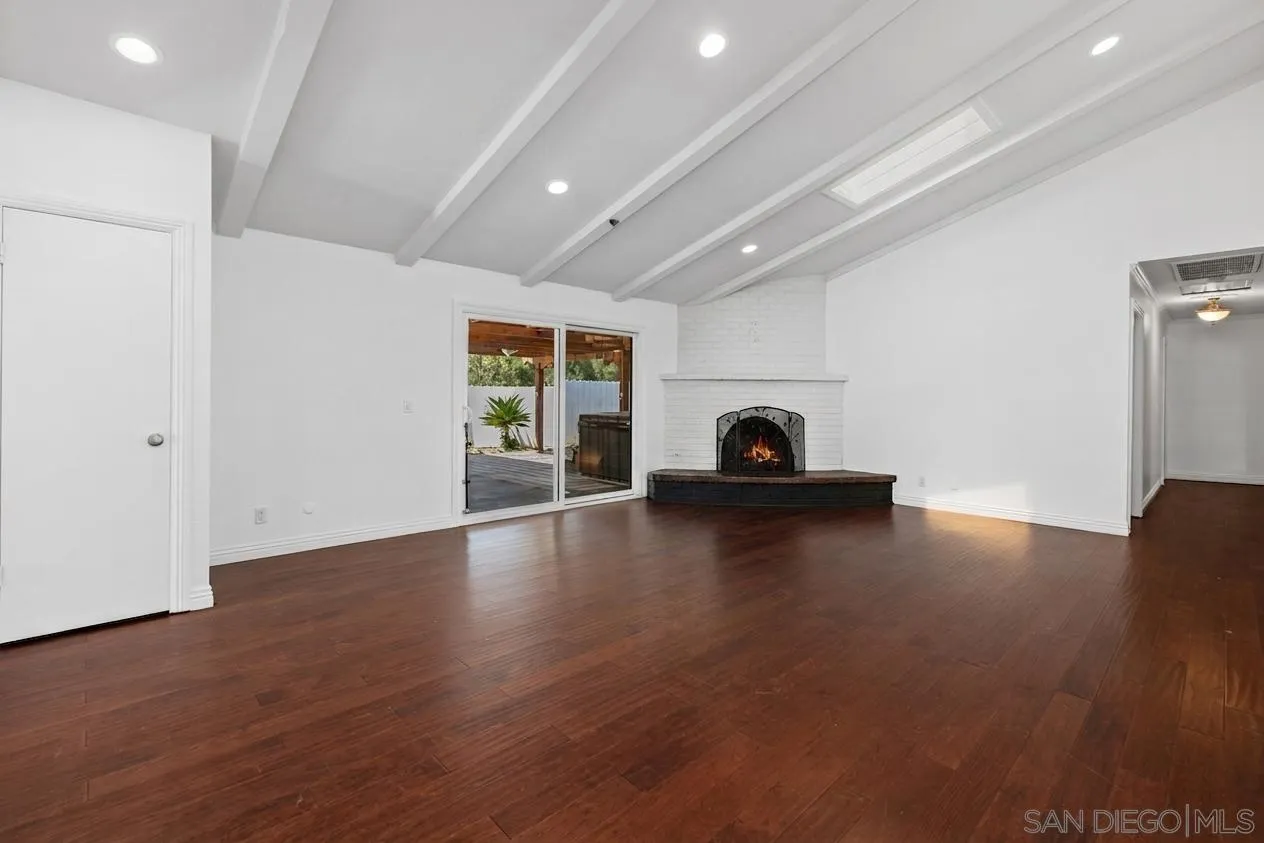 3562 S Mission Road