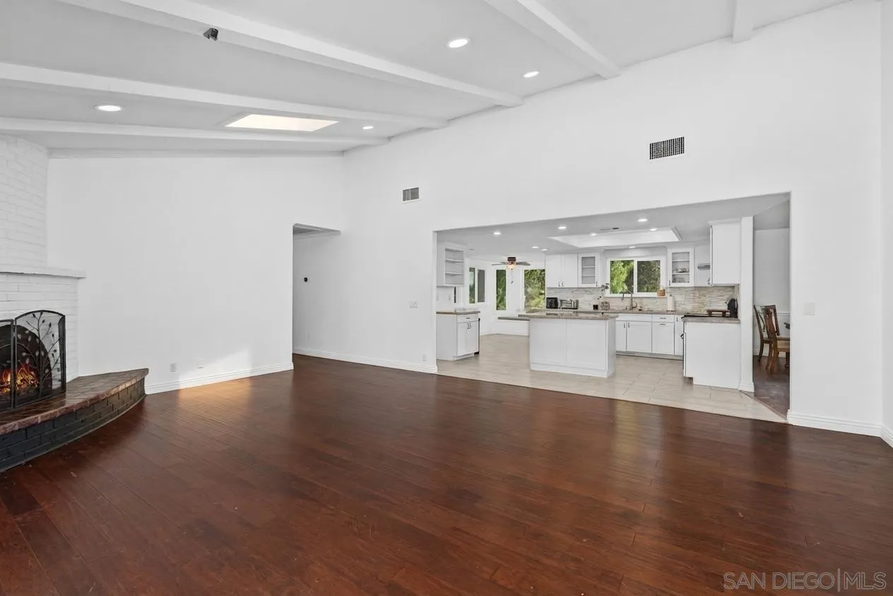 3562 S Mission Road