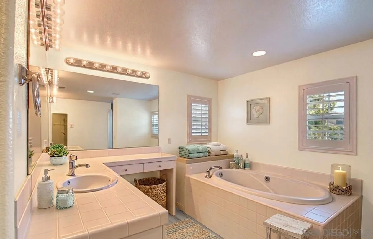 5292 Village Dr