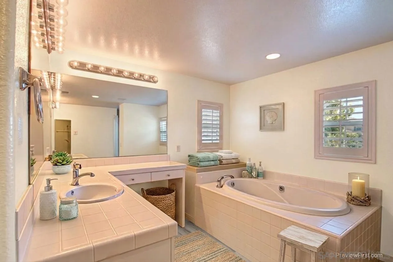 5292 Village Dr