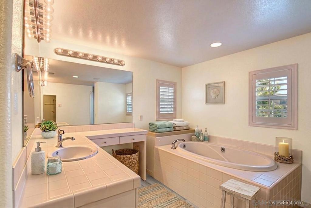5292 Village Dr