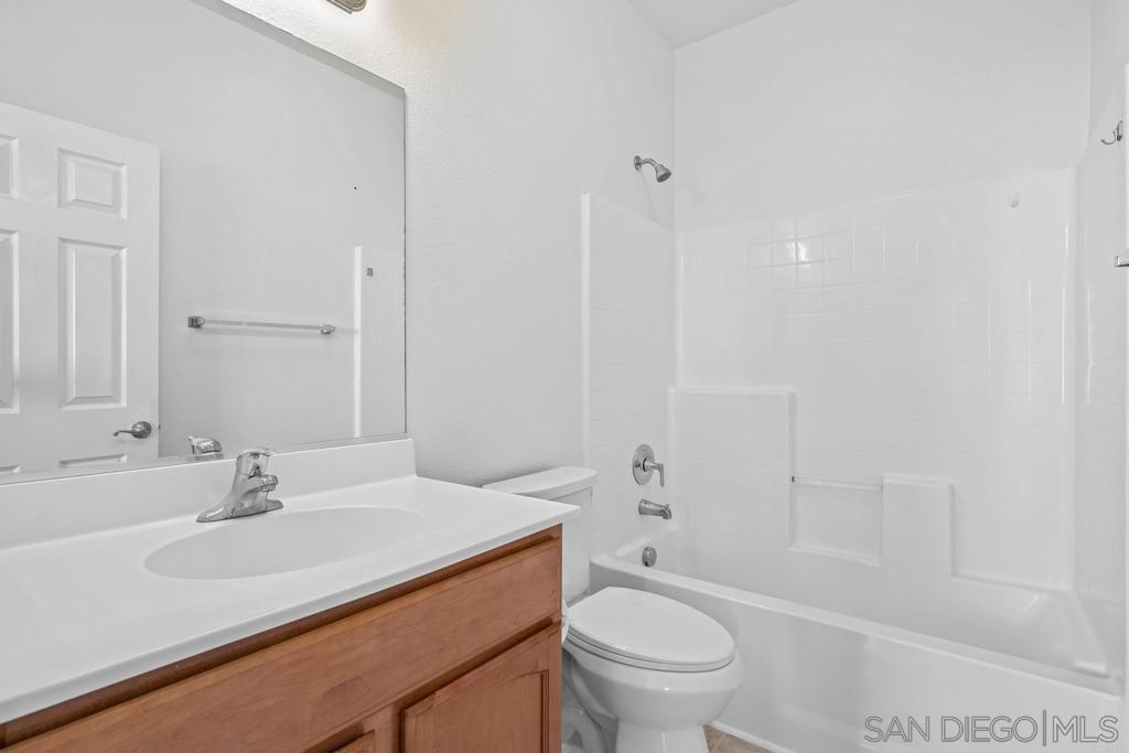 301 Island Way 6