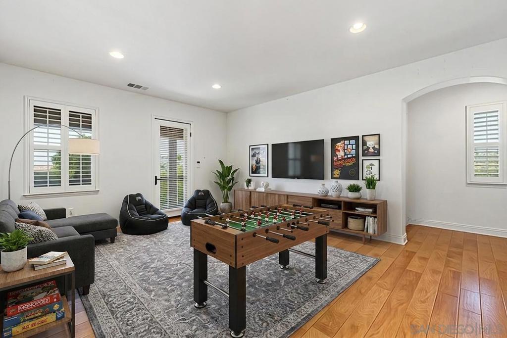 2555 Arundel