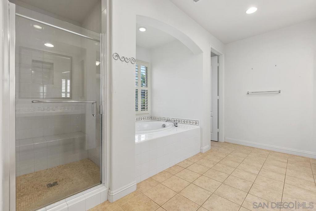 2555 Arundel