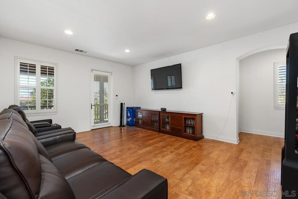 2555 Arundel