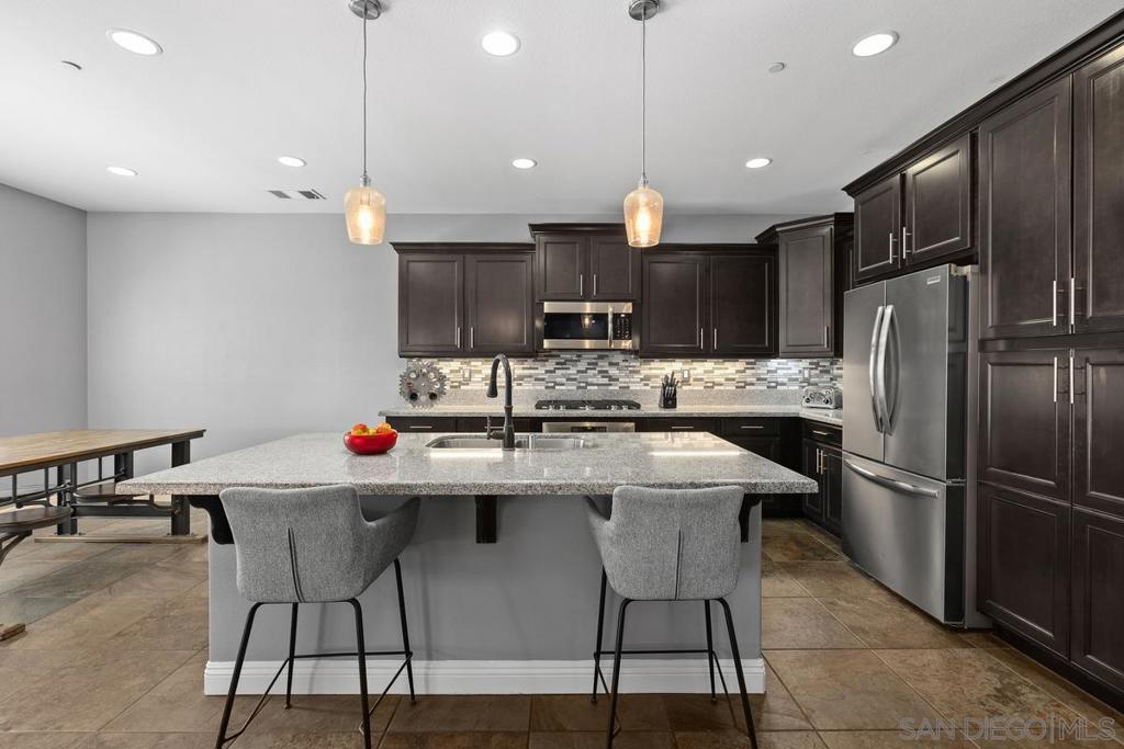 1018 Bellingham Dr