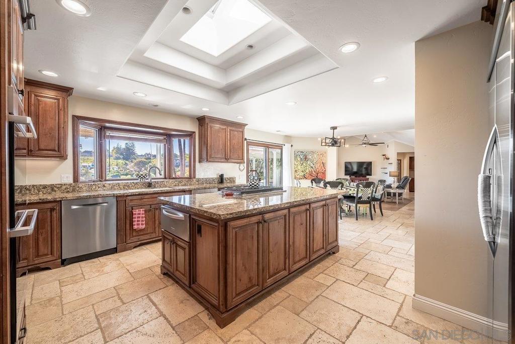 33 Gateview