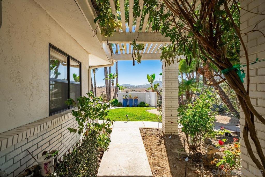 33 Gateview