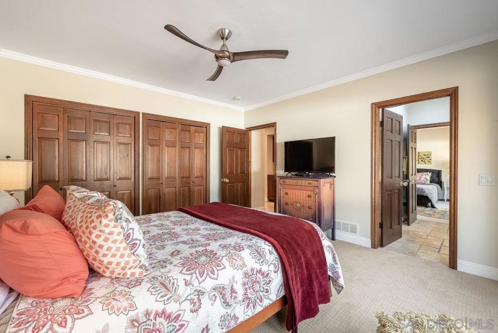 33 Gateview