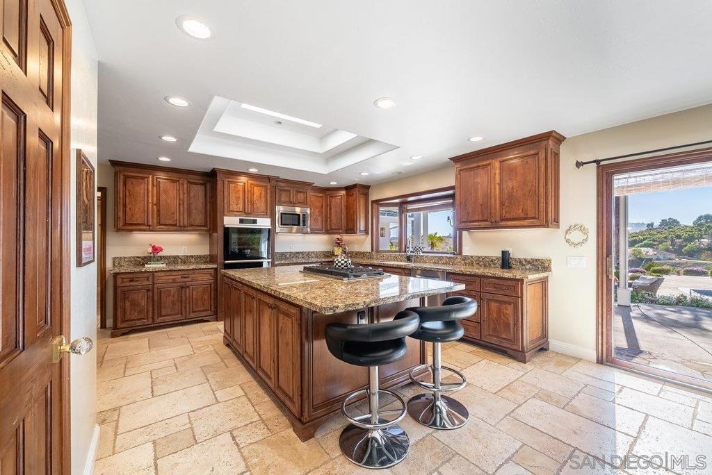 33 Gateview