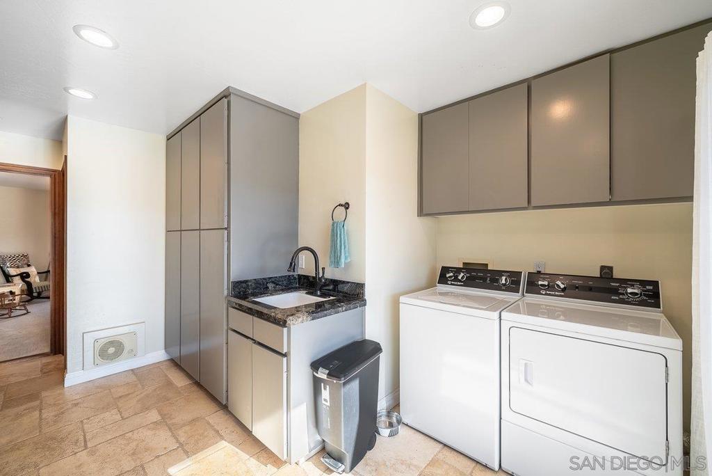 33 Gateview