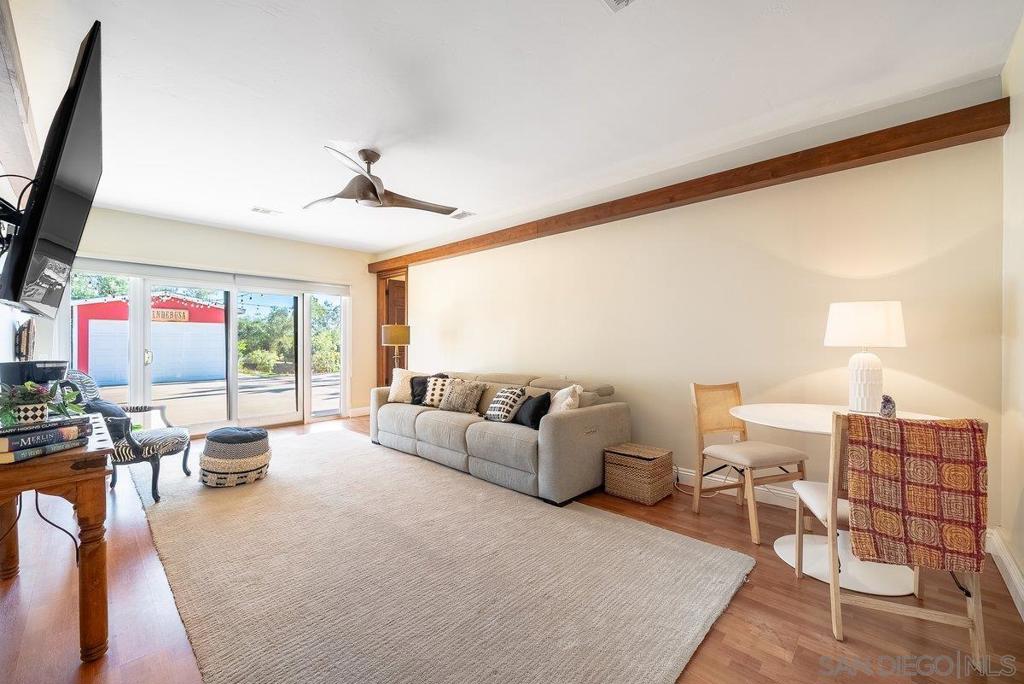 33 Gateview
