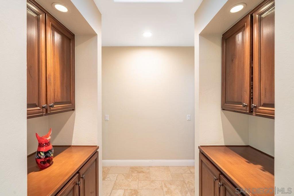 33 Gateview