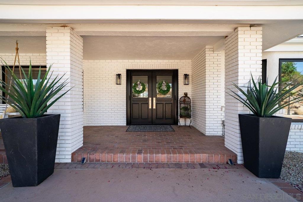 33 Gateview