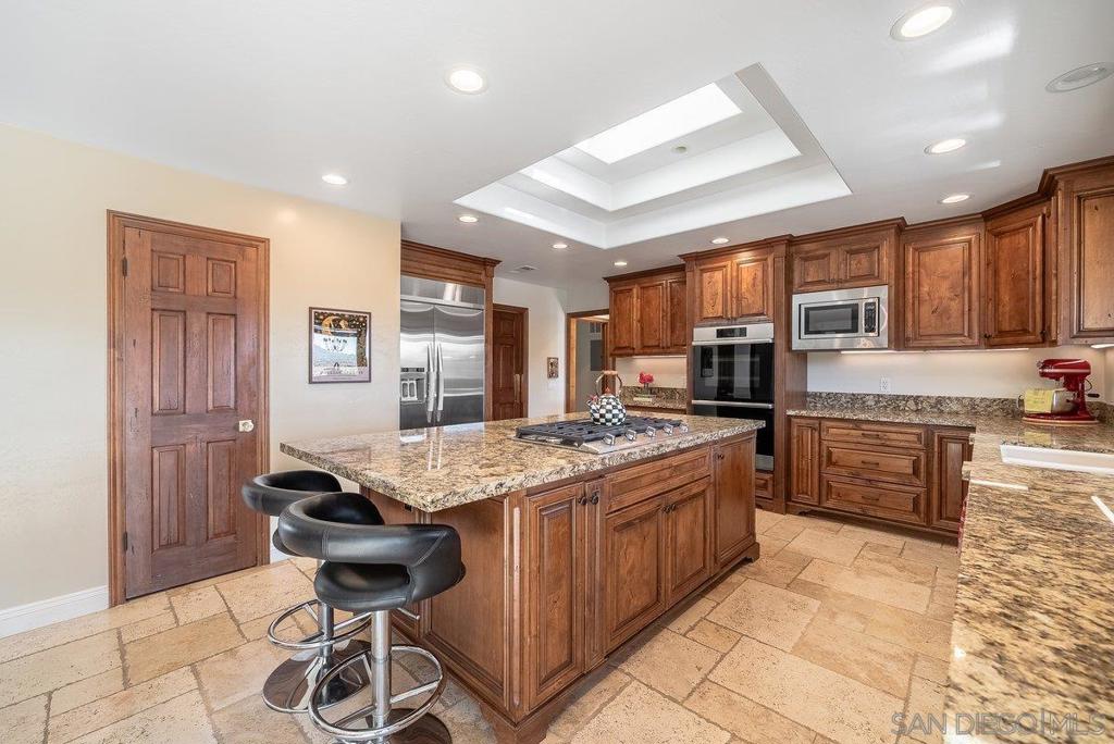 33 Gateview