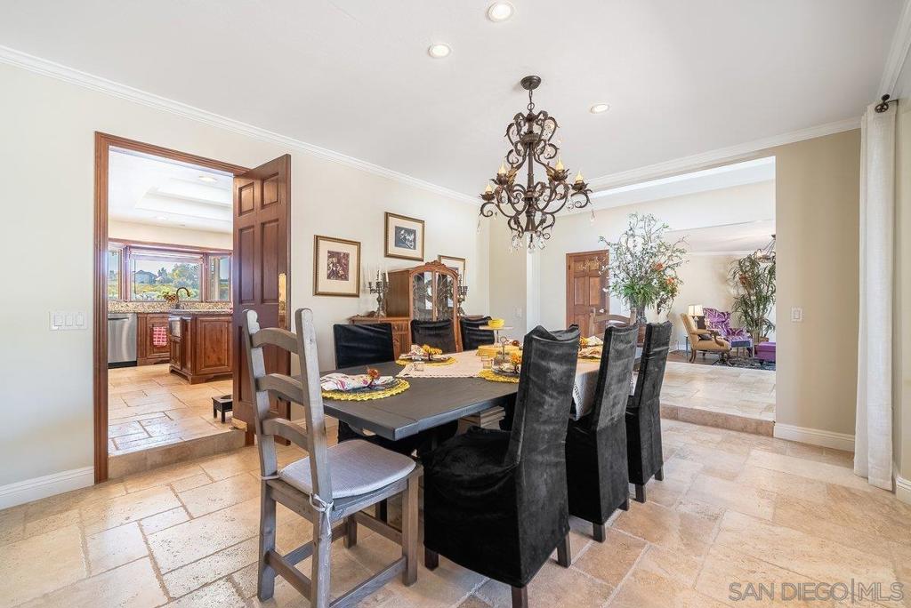 33 Gateview