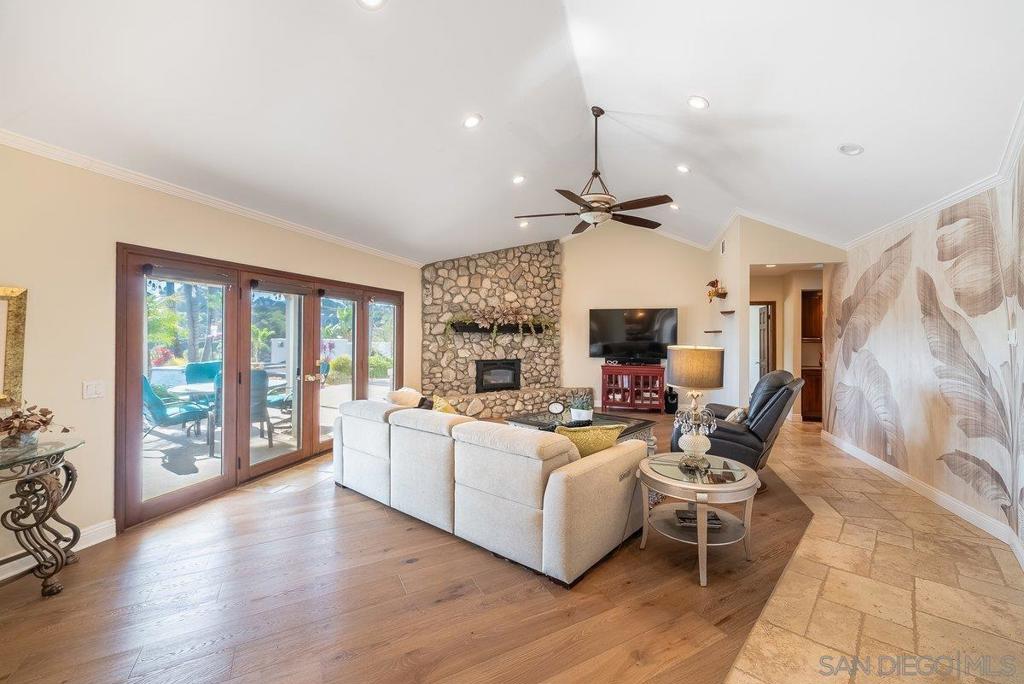 33 Gateview