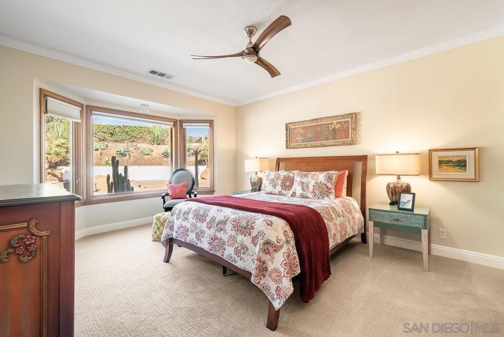 33 Gateview