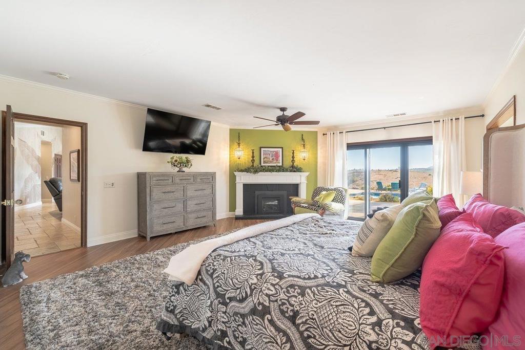 33 Gateview