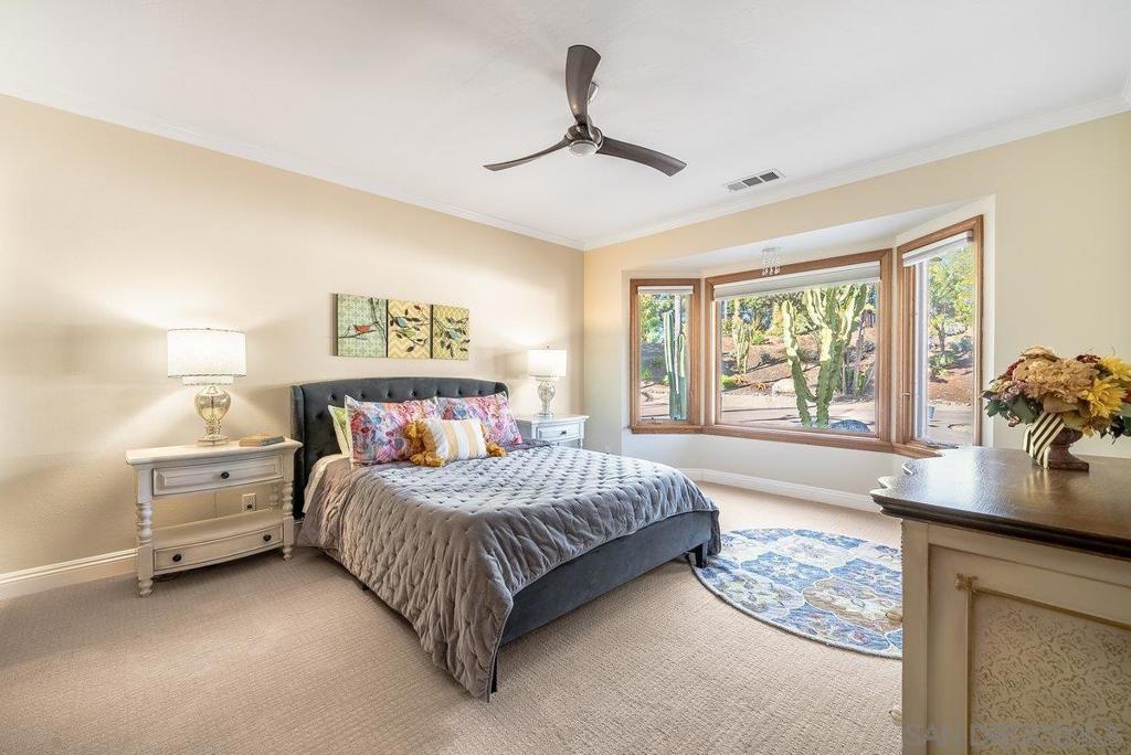 33 Gateview