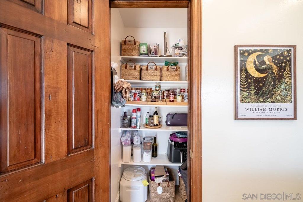 33 Gateview