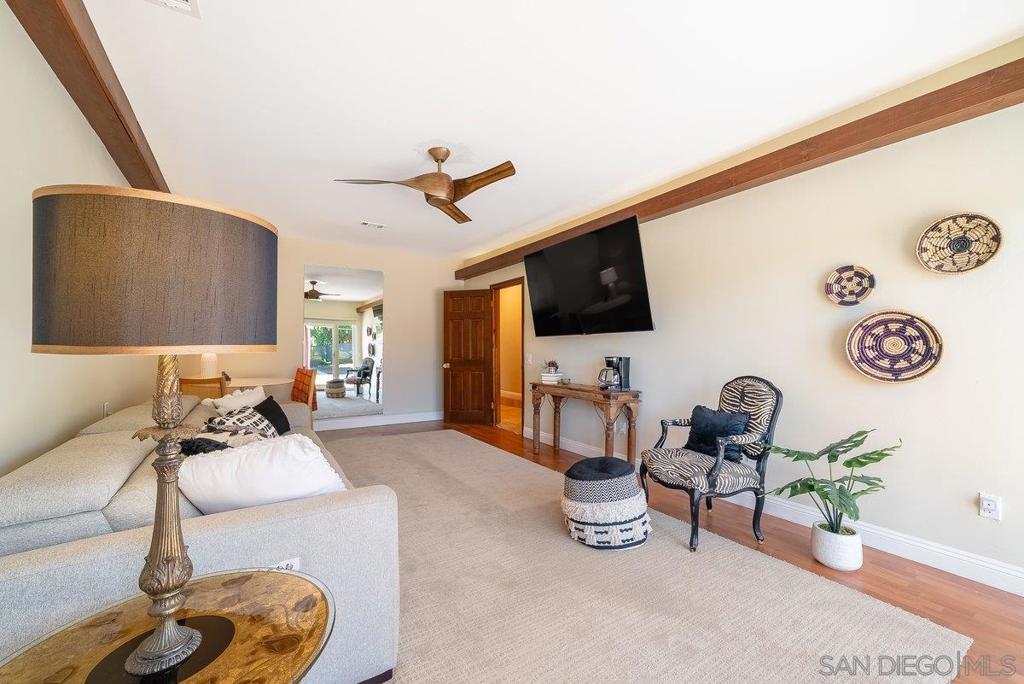 33 Gateview