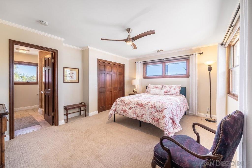 33 Gateview