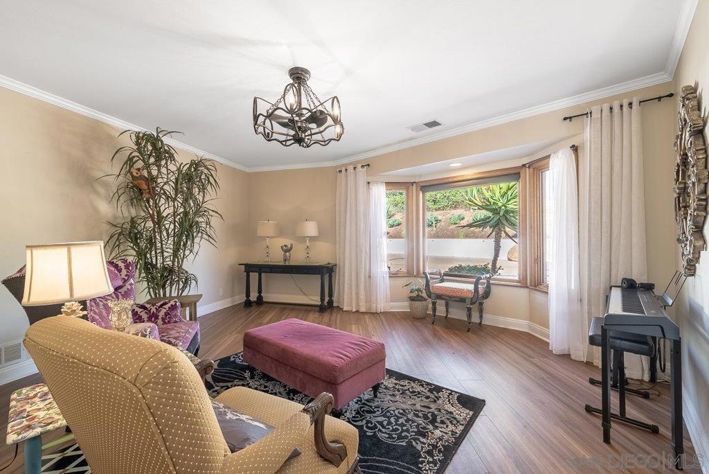 33 Gateview
