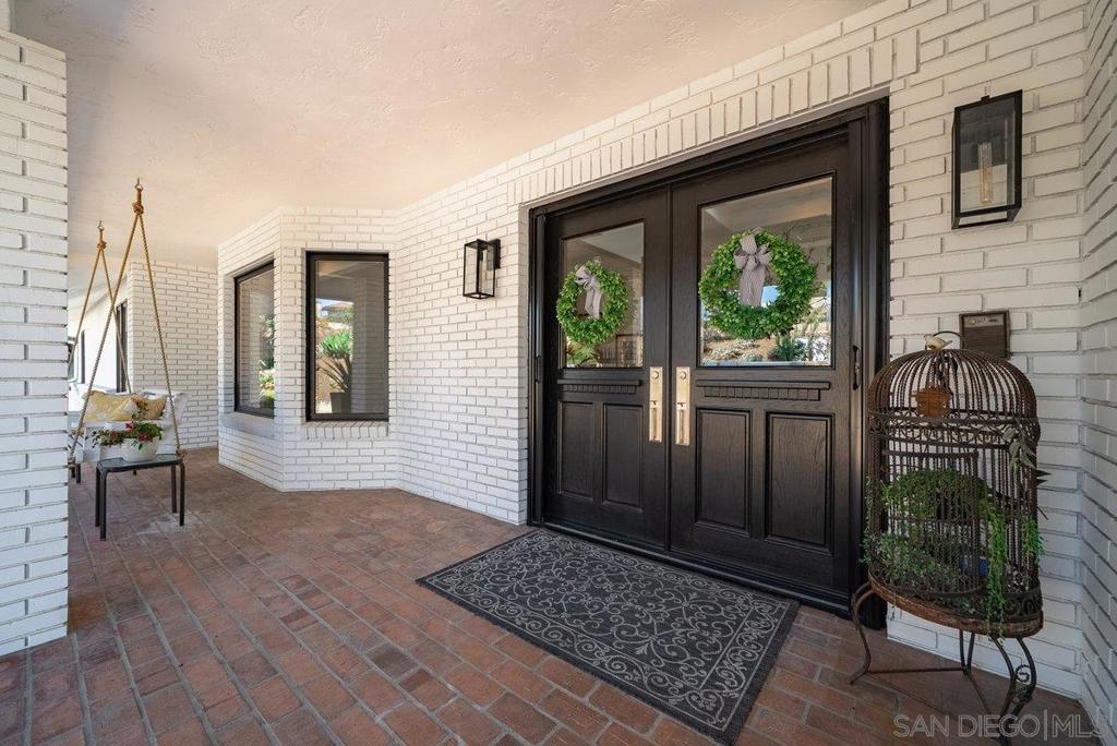 33 Gateview