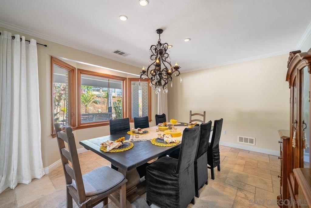 33 Gateview