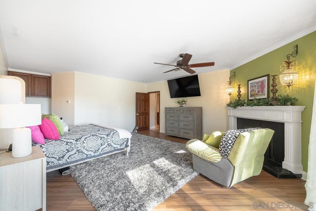 33 Gateview