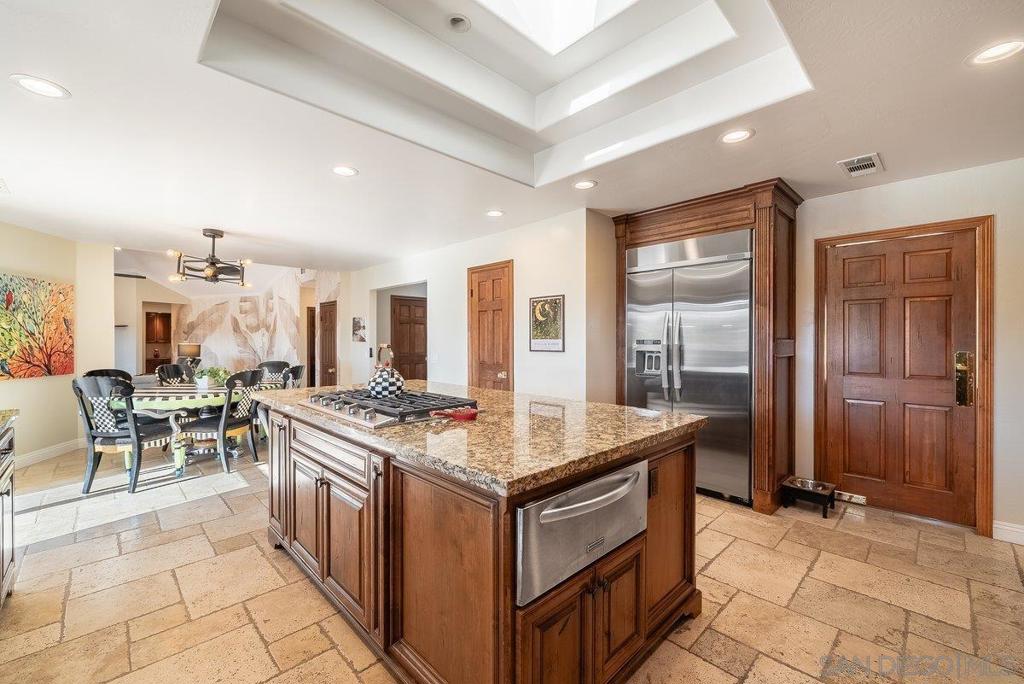 33 Gateview