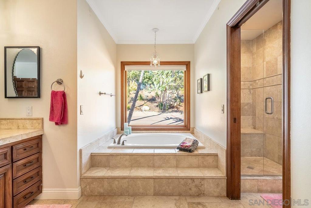 33 Gateview