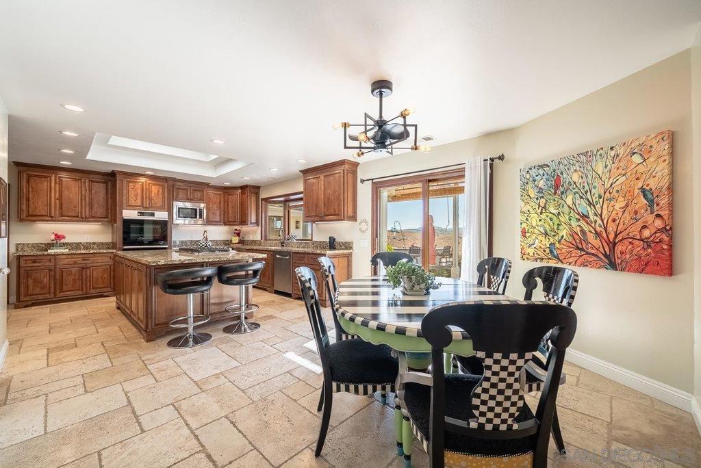 33 Gateview