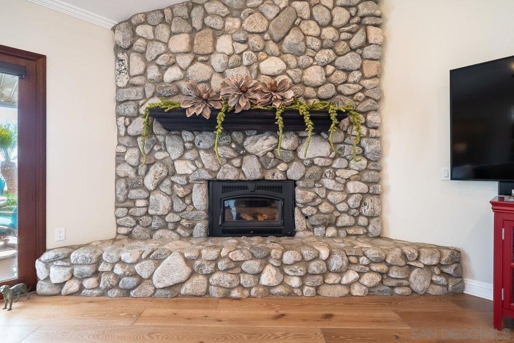 33 Gateview