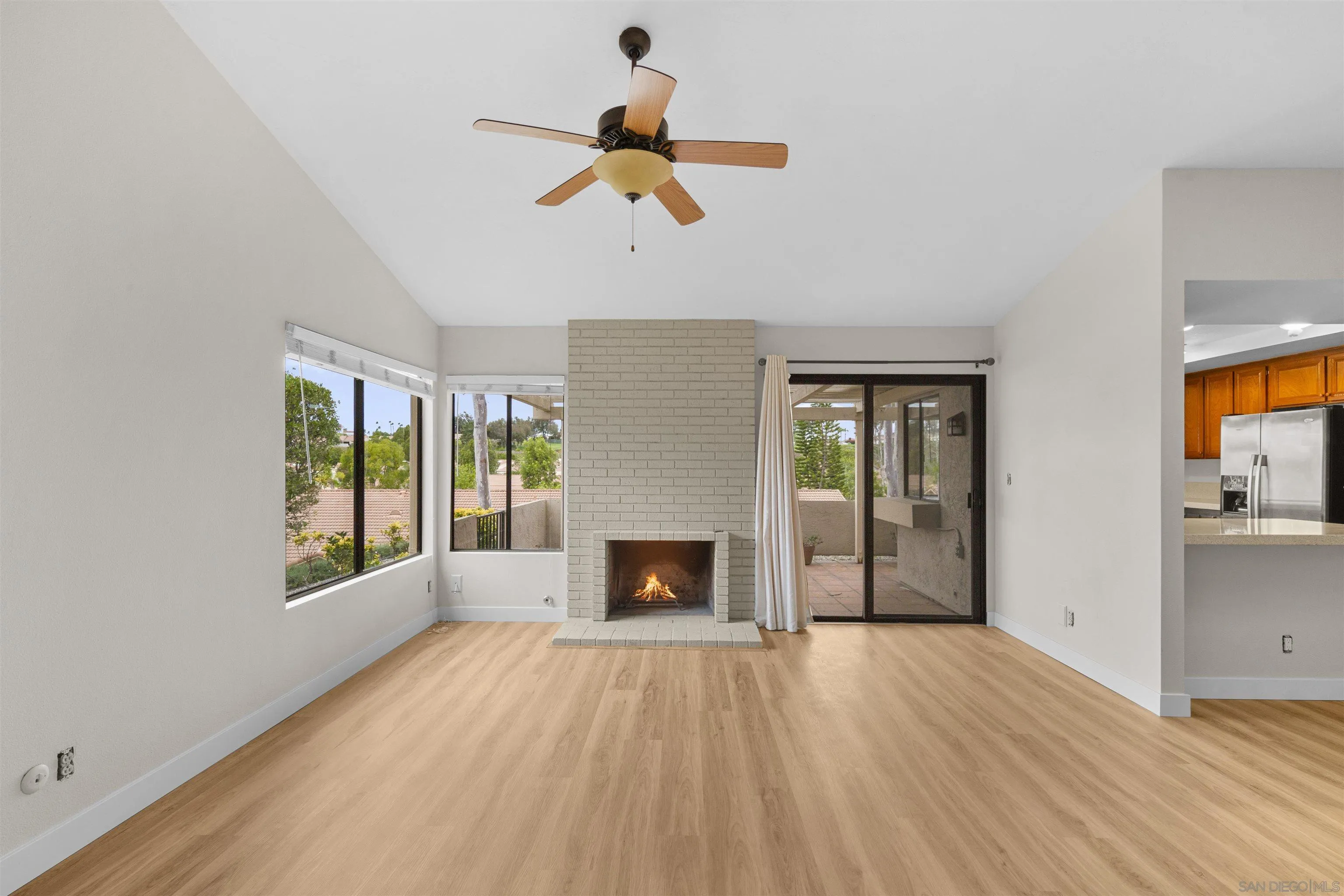 12884 Camino De La Breccia