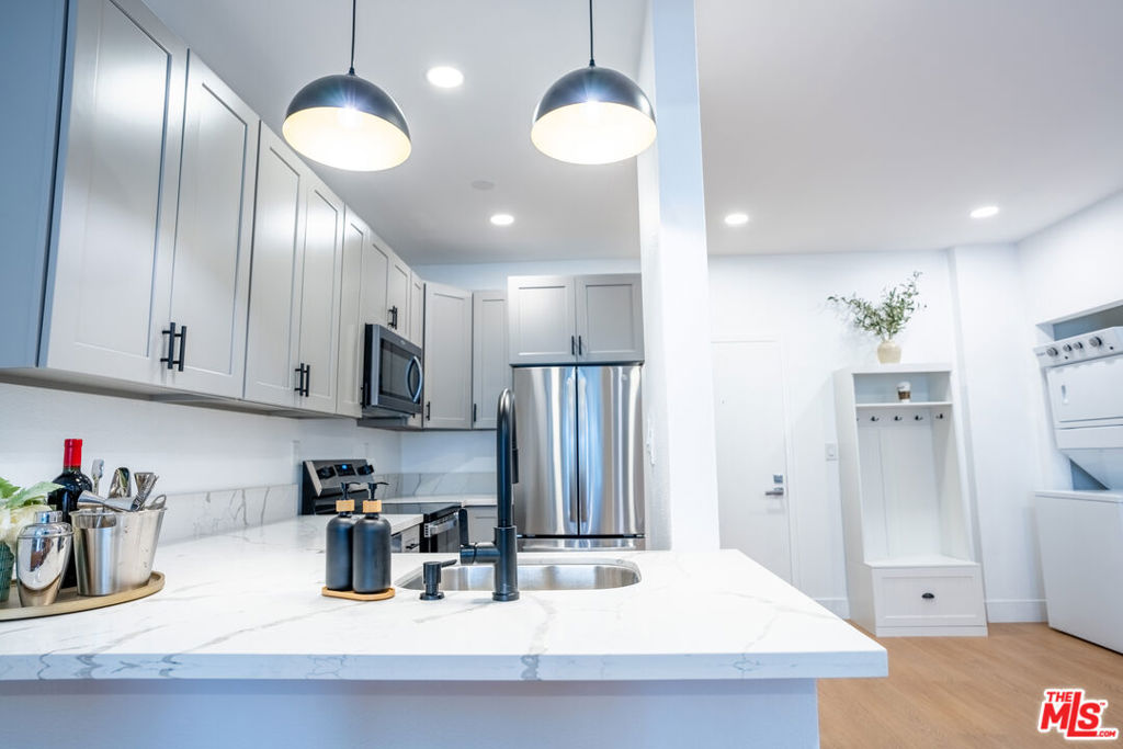 1440 Veteran Avenue 236