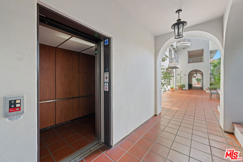 108 S El Molino Avenue