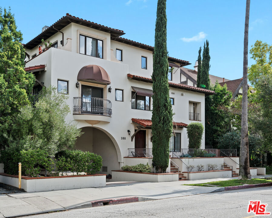 108 S El Molino Avenue