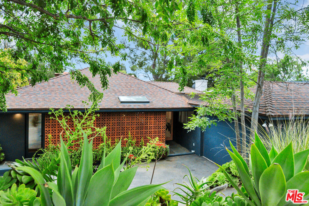380 Tamarac Drive